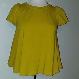 Eri & Ali goldenrod color cute top. Xsmall